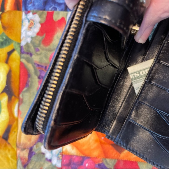 Previously loved Cole Haan drawstring bucket bag + wallet combo - Picture 13 of 14